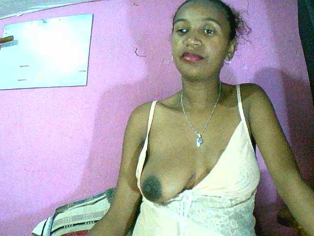 Mynah BongaCams Model