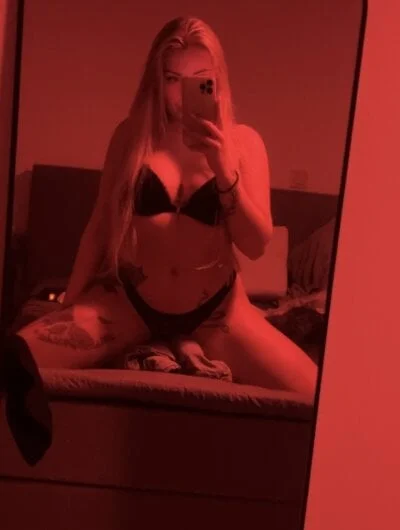 leoloveofficial Stripchat Model