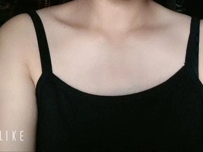 mit0-77 Stripchat Model